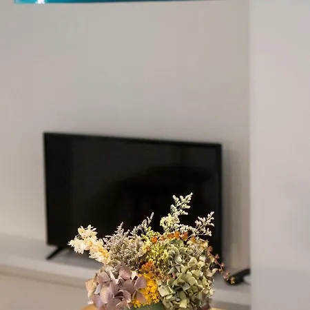 Apartment Sweet I