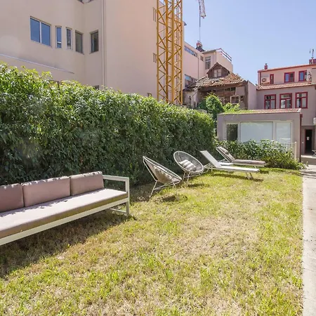 Apartment Sweet I